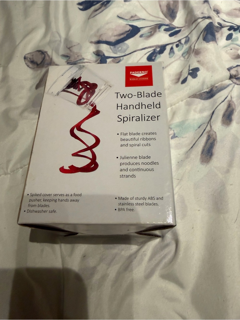 Two blade handheld spiralizer
